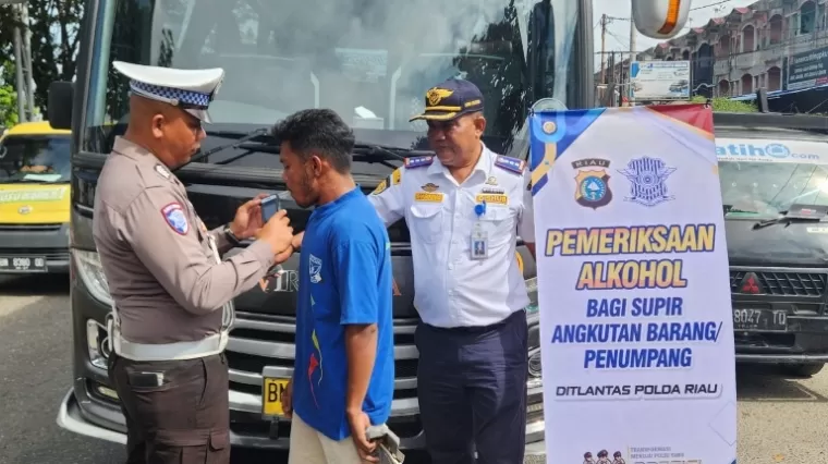 Tes Alkohol dan Tilang, Polda Riau Wujudkan Keselamatan Berkendara Pasca Pilkada