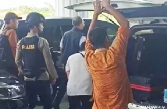 Geledah Kantor Dishub dan Kesbangpol Pekanbaru, Ini yang Dibawa KPK