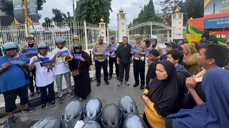 Kembali Berolahraga di CFD Pekanbaru, Dirlantas Polda Riau Lakukan Ini