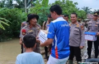 Wakapolda Riau Kunjungi Warga Terdampak Banjir di Tiga Desa Kabupaten Kampar