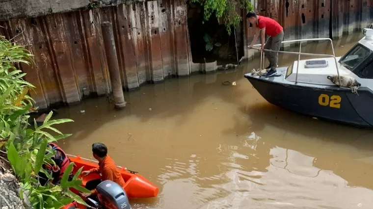 Diduga Bunuh Diri, Mayat Pria Ditemukan Mengapung di Sungai Siak