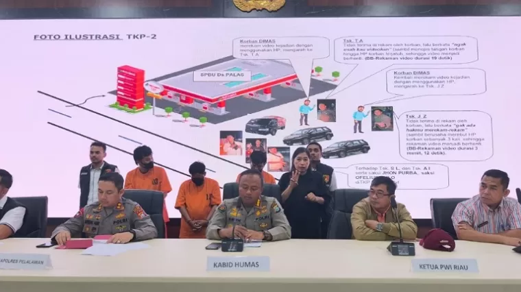 Konferensi pers di Gedung Media Center 91 Polda Riau