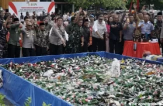 Polda Riau Musnahkan Ratusan Kilogram Narkoba dan Ribuan Botol Miras Sitaan KRYD Jelang Ramadhan