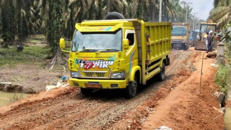 Jalur Alternatif Pasir Pengaraian-Ujung Batu Kembali Bisa Dilalui