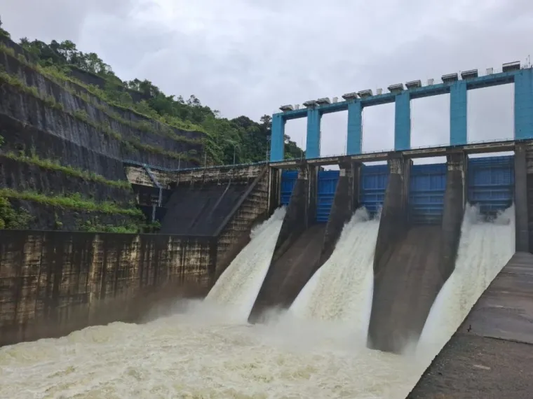 Lima Pintu Spillway Waduk PLTA Koto Panjang Masih Dibuka, Warga di Sepanjang Sungai Kampar Diminta Waspada