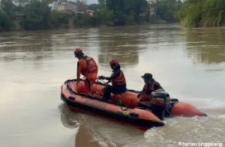 Tim SAR Sisir 30 Km Sungai Rokan Gunakan Aqua Eye Cari Balita yang Tenggelam