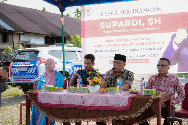 Foto Masyarakat Nagari Durian Tinggi Meminta Perbaikan Jalan Provinsi Melalui Reses Ketua DPRD Sumbar