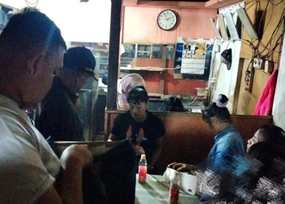 Pemandu Lagu Terjaring Razia Hiburan Malam di Padang, Petugas juga Sita Alat Musik. (Foto: Dok istimewa)