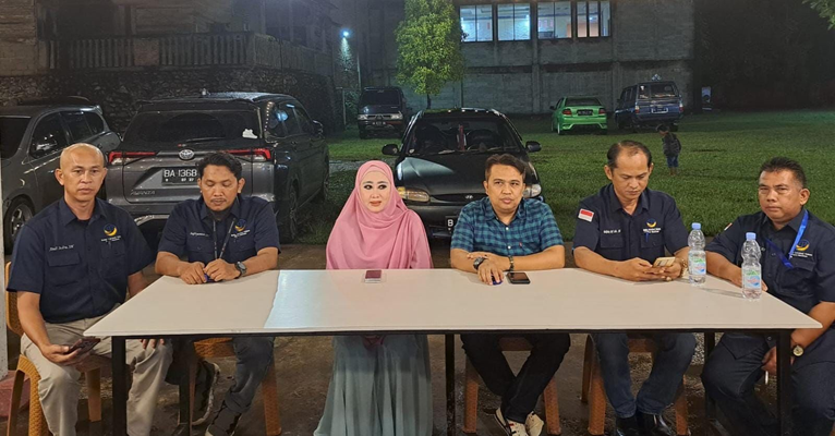 Lisda Hendrajoni menyampaikan perkembangan proses penyelidikan terkait Black Campaign yang dialaminya kepada sejumlah awak media pada hari senin (15/01).