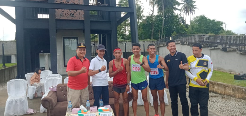 Hamdan Sayuti Dari Kab. Sijunjuang Juara Satu Lomba Lari 10 K Di Kab Solok Selatan