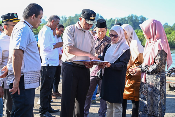 Foto Gubernur meminta DKP Sumbar untuk Meningkatkan Budi Daya Lobster Laut