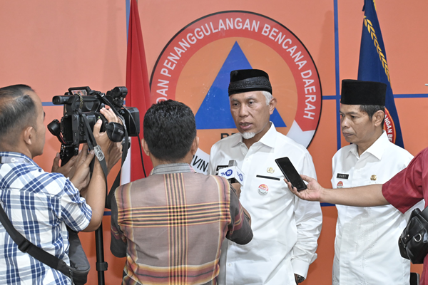 Foto Gubernur Mahyeldi Menginstruksikan Peningkatan Kesiapsiagaan untuk Mengantisipasi Letusan Gunung Marapi