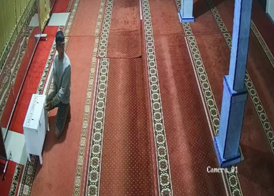 Foto Terangkap CCTV, Pemuda di Limapuluh Kota Ditangkap karena Curi Uang Infaq di Masjid