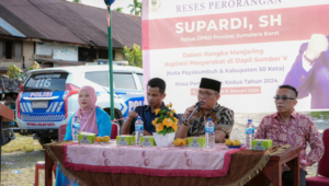 Foto Masyarakat Nagari Durian Tinggi Meminta Perbaikan Jalan Provinsi Melalui Reses Ketua DPRD Sumbar