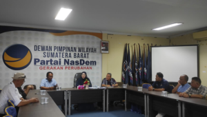 Foto Lisda Hendrajoni Berikan Kuasa Kepada Badan Advokasi Hukum DPW Partai NasDem Sumbar