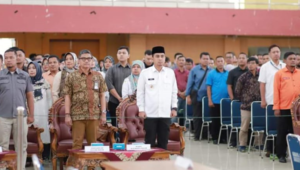 Wawako Ramadhani Kirana Putra (tengah baju putih) saat menghadiri Simulasi Pemilu di Gedung Kubuang Tigo Baleh