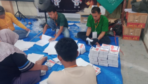 Foto Sortir Lipat Surat Suara Di Gudang Logistik KPU Solsel Sudah 70 Persen