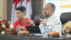 Kepala Dinas Pemuda dan Olahraga (Dispora) Sumbar, Maifrizon, saat rapat persiapan Peluncuran atau Launching Car Free Day Sumbar 2024 di Auditorium Gubernuran