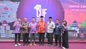 Gubernur Mahyeldi menghadiri acara Cafladoepa University Fair (CUF) 2024 VIII yang diselenggarakan oleh Ikatan Alumni Kampus Flamboyan Bukik Sitabuah (IKAFLAS) dan SMAN 2 Payakumbuh