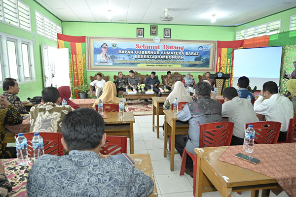 Foto Gubernur Mahyeldi Soroti Peran Generasi Muda Berkarakter dalam Pembangunan