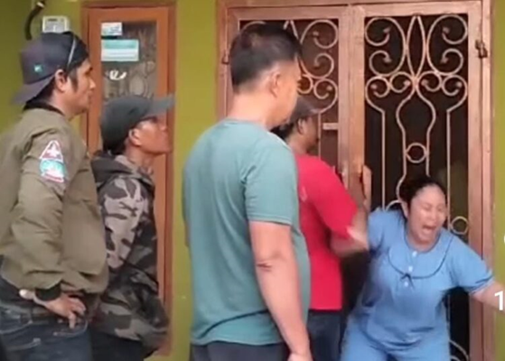 Viral Aksi Kekerasan dan Penganiayaan oleh Para Preman di Sebuah Rumah di Kota Padang. (Foto: Dok istimewa)