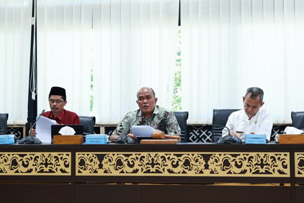 Foto Ketua DPRD Supardi Mendorong Tim Pakar DPRD untuk Mendukung Ide dan Gagasan dalam Pembangunan Daerah