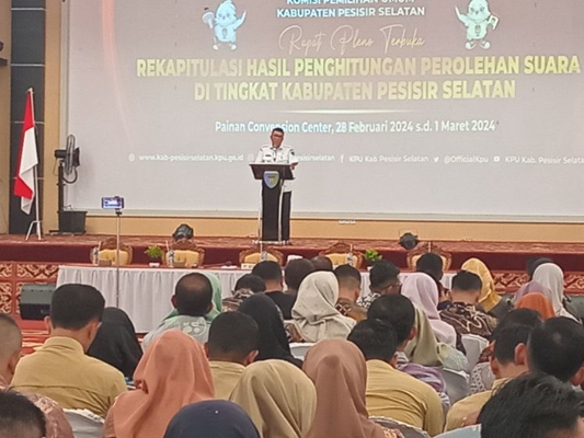 Foto Wakili Bupati Pessel, Assisten I hadiri Rapat Pleno Terbuka Tingkat Kabupaten Pesisir Selatan