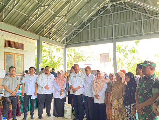 Foto Bupati Pesisir Selatan Rusma Yul Anwar Ajak Masyarakat Airpura untuk Kembali Menanam Padi