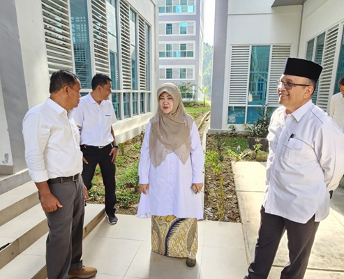 Foto Rektor UIN Imam Bonjol Padang, Prof. Dr. Hj. Martin Kustati, M. Pd, Memimpin Peninjauan Awal Semester Genap