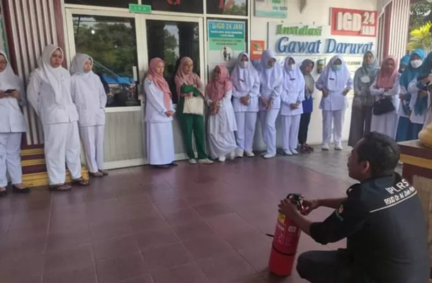 Foto Tim Penanggulangan Bencana Rumah Sakit di Pesisir Selatan Gelar Simulasi APAR