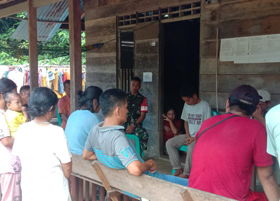 Foto Silaturahmi Bersama Masyarakat dan Kepala Dusun Terus Ditingkatkan Babinsa Koramil 01/Sikabaluan di Desa Simalegi