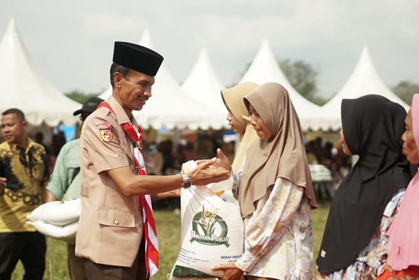 Foto 833 KPM Di SBJ Terima Bantuan Pangan Pemerintah