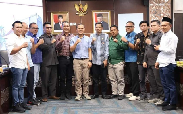 Foto Sekwan Raflis Terima Kunjungan Tim DPRD Kabupaten Solok Selatan