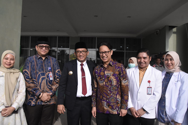 Foto Kemenkes Perluas Layanan KJSU dan KIA Saat Berkunjung ke RSUD Rasidin Padang