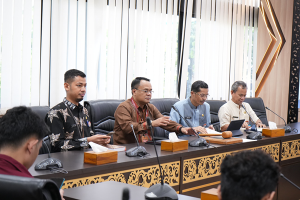 Foto Mahasiswa Fisipol Universitas Ekasakti Dapat 'Wejangan' Politik Langsung dari DPRD Provinsi Sumatera Barat