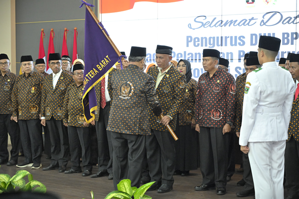 Foto Gubernur Mahyeldi Resmi Memimpin DHD BPK 45 Sumbar Sebagai Ketua Umum