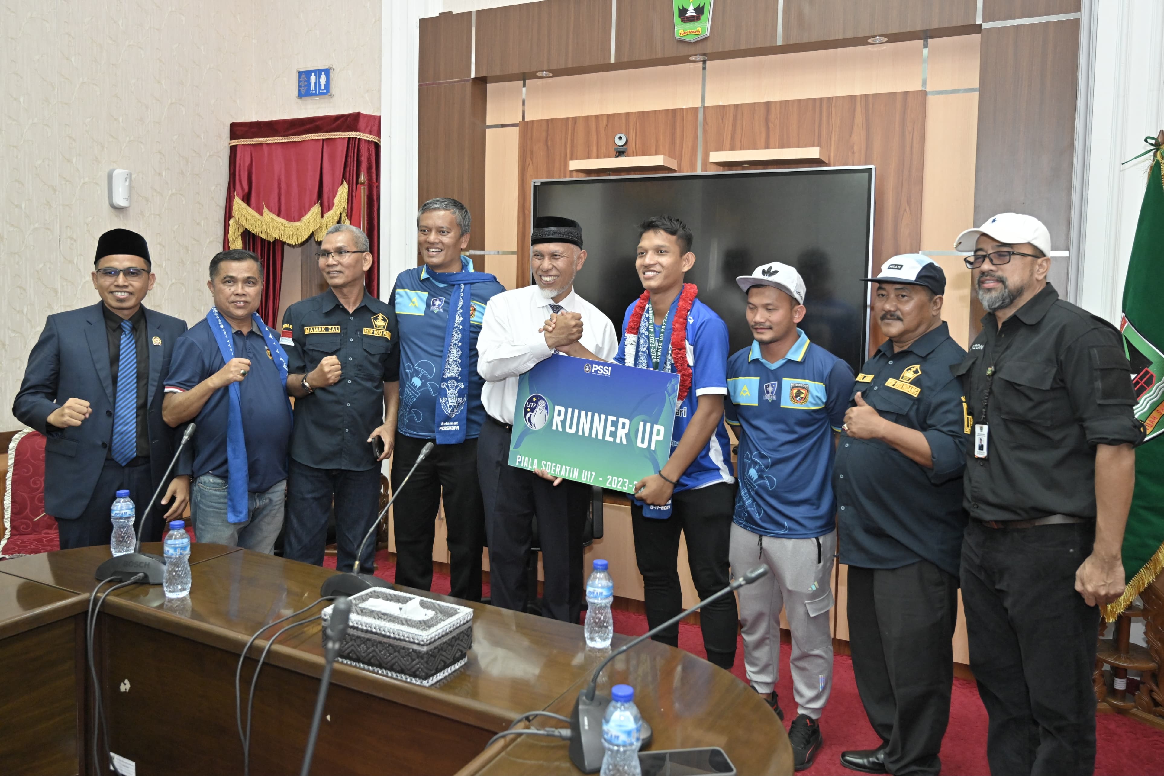 Foto Gubernur Mahyeldi Janjikan Reward Rp100 Juta untuk Persikopa yang Berjaya di Piala Soeratin U-17