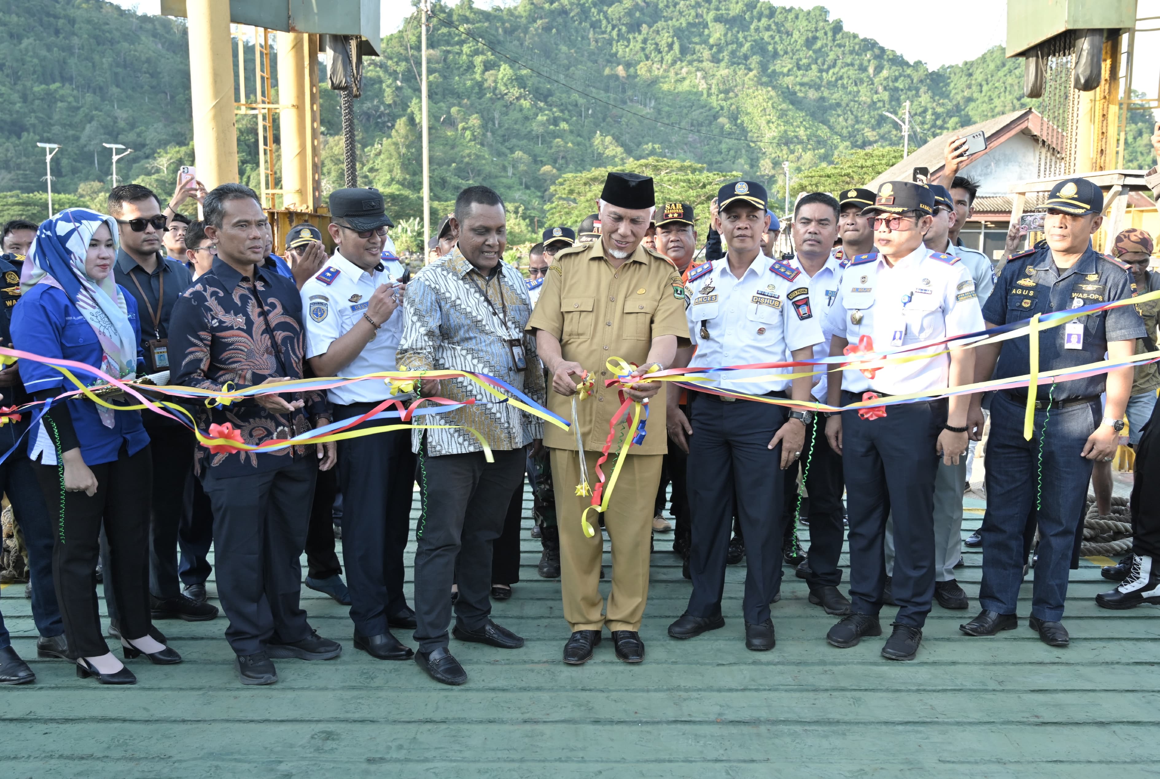 Foto Gubernur Mahyeldi Resmikan KMP Wira Sameiri, Perjalanan Padang ke Mentawai Bisa Diakses Setiap Hari