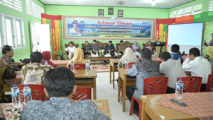 Foto Gubernur Mahyeldi Soroti Peran Generasi Muda Berkarakter dalam Pembangunan