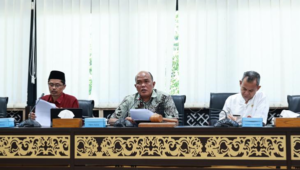 Foto Ketua DPRD Supardi Mendorong Tim Pakar DPRD untuk Mendukung Ide dan Gagasan dalam Pembangunan Daerah