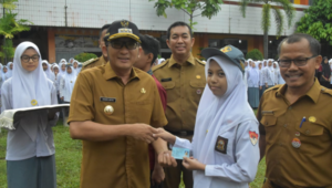 Empat Puluhan Siswa SMKN 6 Padang Dapat e-KTP