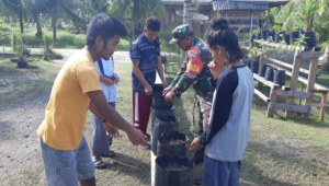 Foto Galakan Han Pangan Babinsa Koramil 01/ Sikabaluan, Pemberdayaan Masyrakat Produktif Dan Pelajar Tanam Cabe