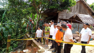 Foto Pj. Bupati Mentawai Bersama Forkopimda dan Forkopincam Tinjau Lokasi Longsordi Desa Sidomakmur