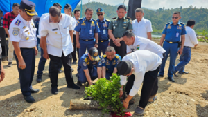 Foto Bupati Pessel Rusma Yul Anwar hadiri pelaksanaan Pengembangan Pelabuhan Panasahan Carocok Painan