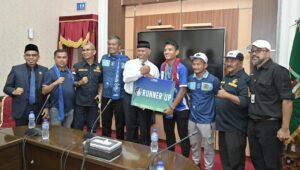 Foto Gubernur Mahyeldi Janjikan Reward Rp100 Juta untuk Persikopa yang Berjaya di Piala Soeratin U-17