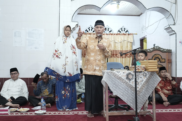 Foto Gubernur Mahyeldi: Hati Generasi Muda Harus Tertaut ke Masjid selama Safari Ramadhan Marunggi