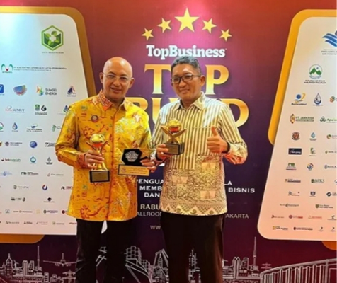 Perumda AM Padang Berhasil Raih Penghargaan GOLDEN Trophy Pada Ajang TOP BUMD Awards 2024