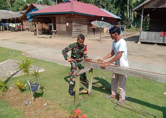 Babinsa Koramil 01/Sikabaluan Bersama Warga Selalu Membahas Pembangunan di Desa Simalegi