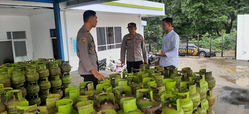 Pastikan Aman, Kapolsek Soppeng Riaja Polres Barru Pantau LPG