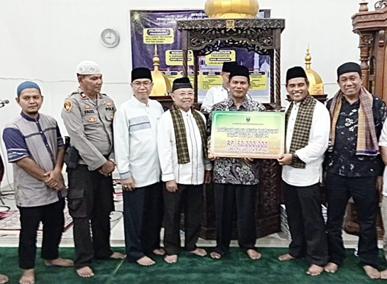 Foto WR III UNP Pimpin Tim Safari Ramadhan Sumbar di Masjid Al-Muttaqin Nagari Tigo Jangko